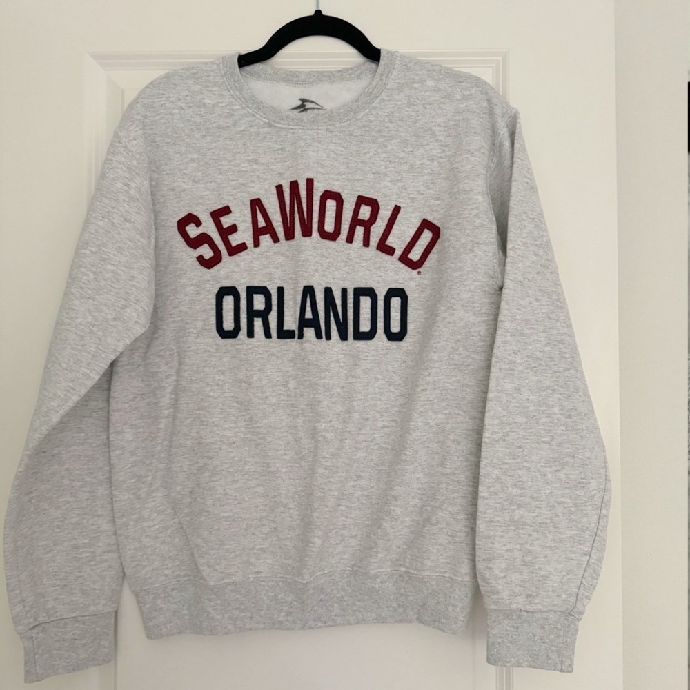 Seaworld Orlando classic women’s grey crewneck sweatshirt sweater size small